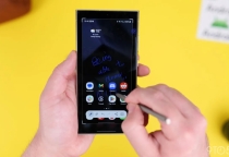 giao diện One UI 7 mới, khe S Pen trên Galaxy S25 Ultra