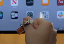 Thiết bị đeo có thể dùng năng lượng từ cơ thể có thể thay thế pin truyền thống sau này